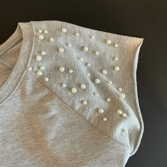 Almost Famous pearl faux beads top in a size large NWT pearl beads on sleeves - Picture 6 of 12
